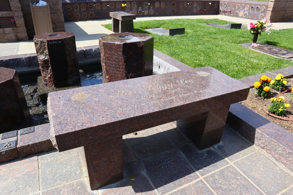 Granite Benches for Cemetery: Why Choose Them?